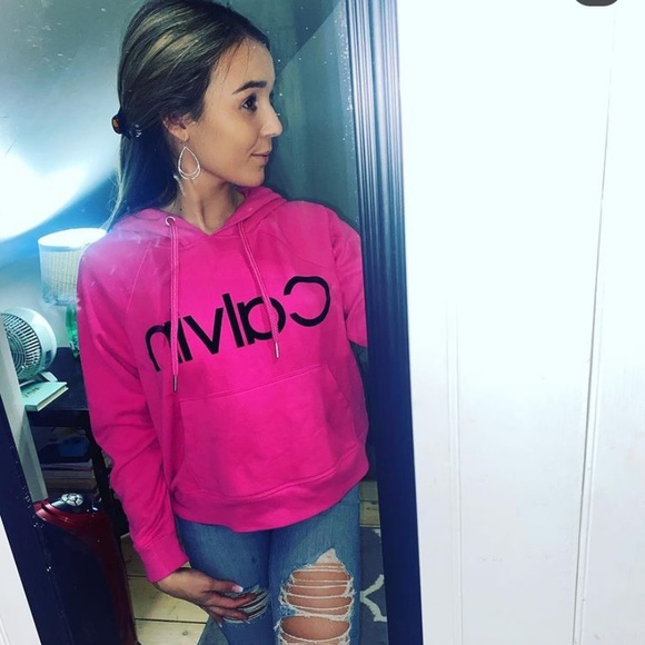 Calvin Klein - Picture 2 of 3